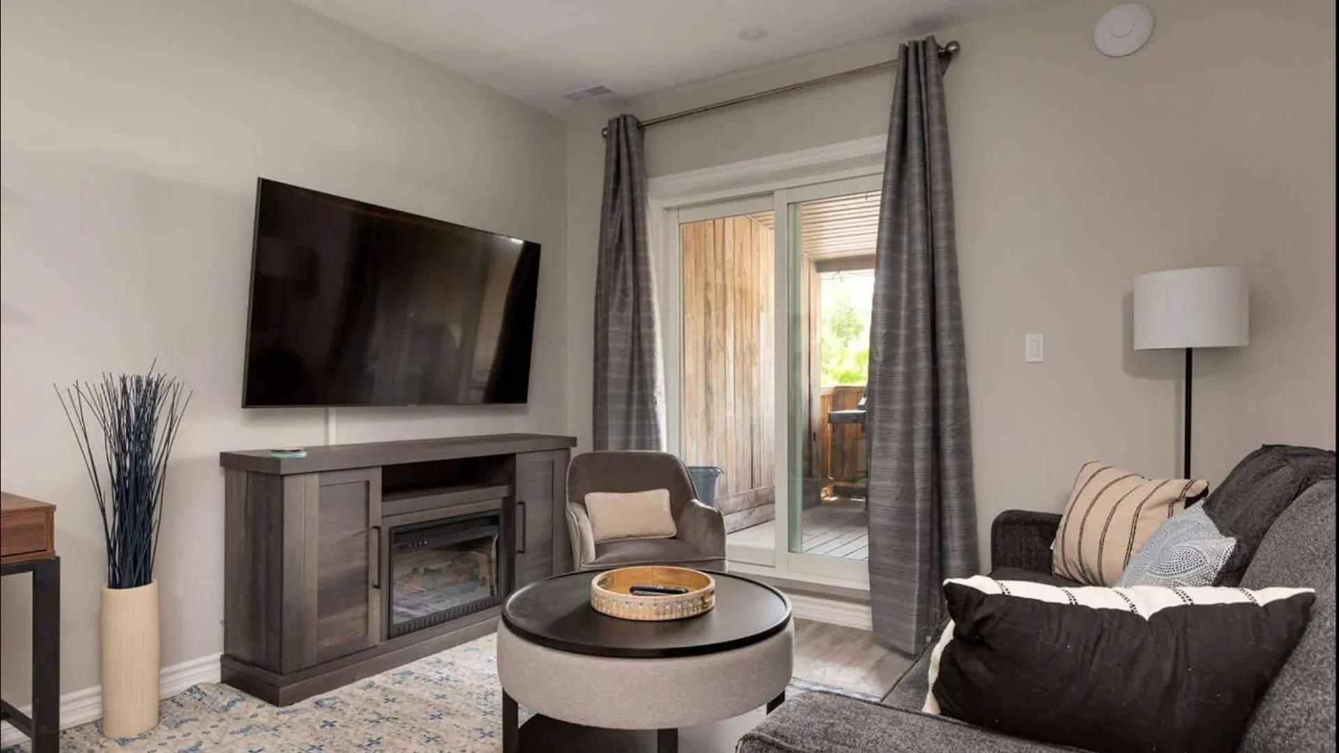 Casa Hotel Elegant Suite W Patio Bbq Grill Toronto Canada